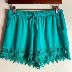 Fashionable Shorts by MiNE